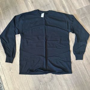 Gildan long sleeve black tee size large 100% cotton